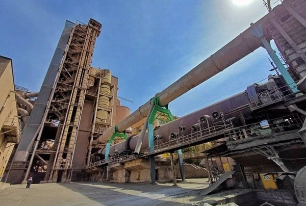 دبیر انجمن صنفی صنعت سیمان مطرح کرد؛ تداوم محدودیت برق در صنعت سیمان
