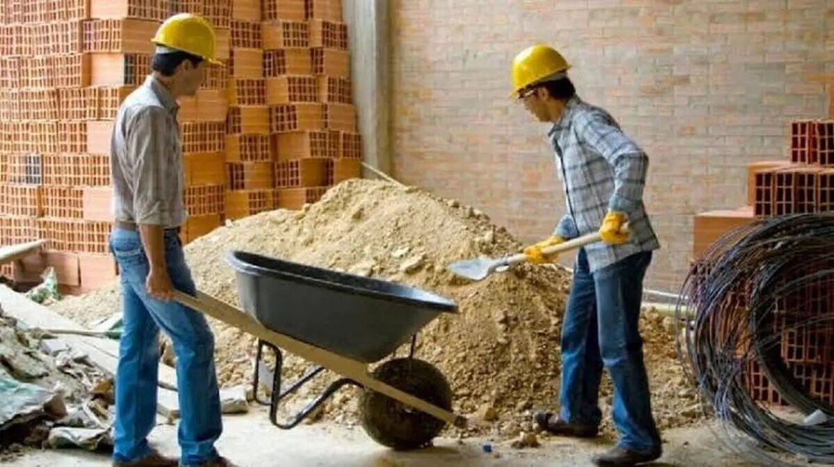 بلاتکلیفی بیمه کارگران ساختمانی پس از اصلاح قانون؛ کارگران در صف انتظار و منابع در ابهام