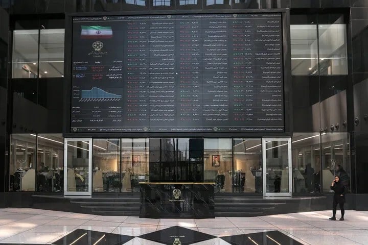 دلار بالا رفت، بورس جان گرفت / کدام صنایع از رشد ارز سود میبرند؟