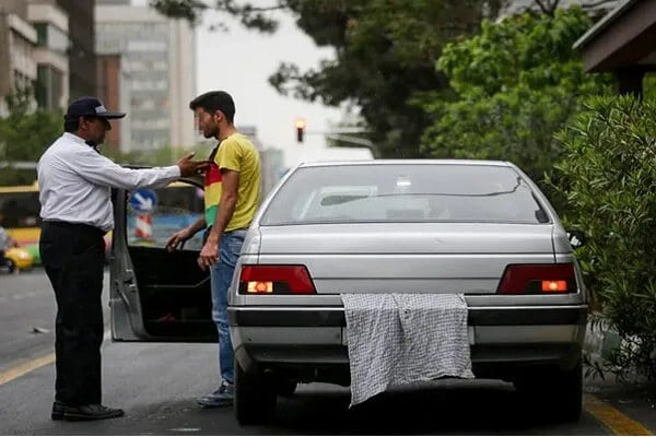 پلیس راهور تهران: پوشاندن پلاک خودرو ۷۰۰، نداشتن پلاک و ناخوانا بودن آن ۴۰۰ و ورود بدون رزرو به طرح ترافیک، ۵۲۲ هزار تومان جریمه خواهد داشت