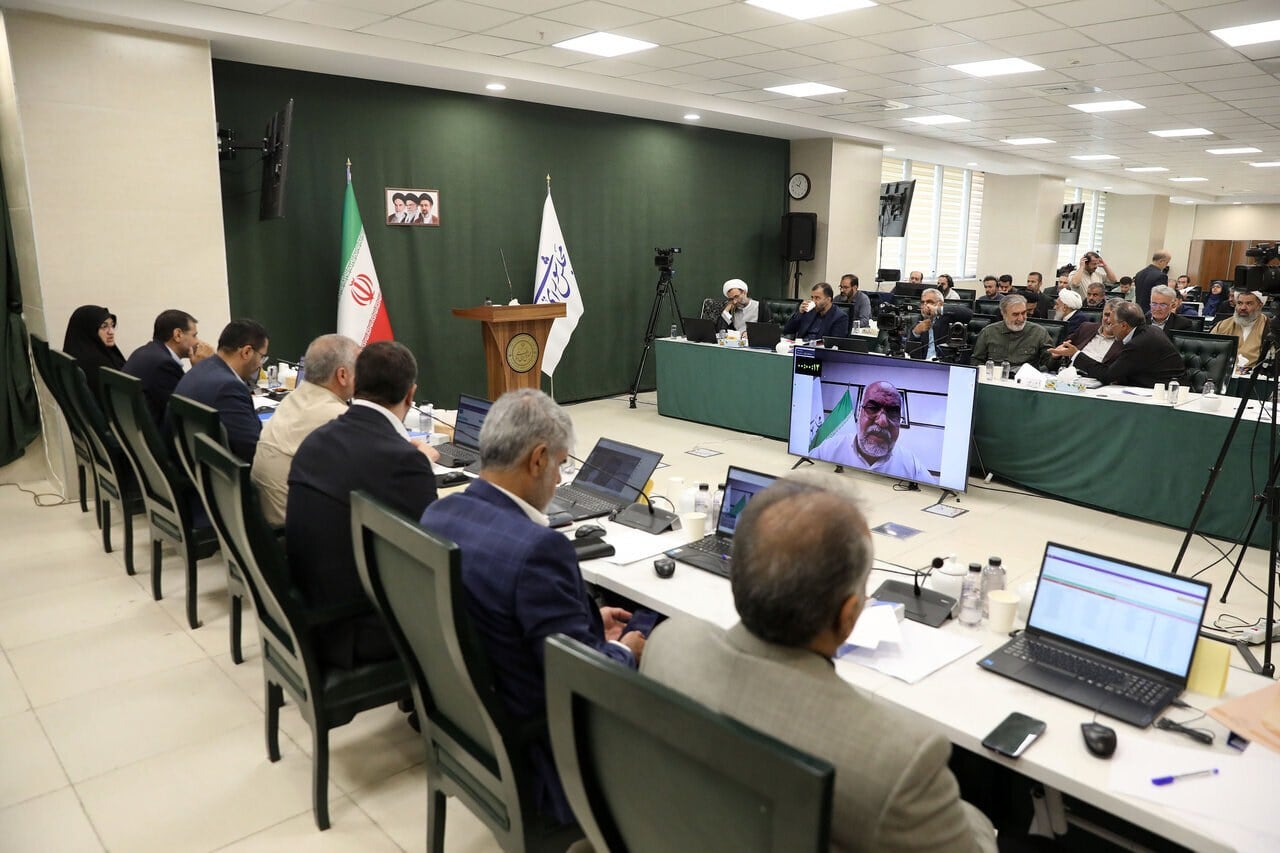 مجلس به وزیر ارتباطات بابت گرانی بستههای اینترنتی کارت زرد داد