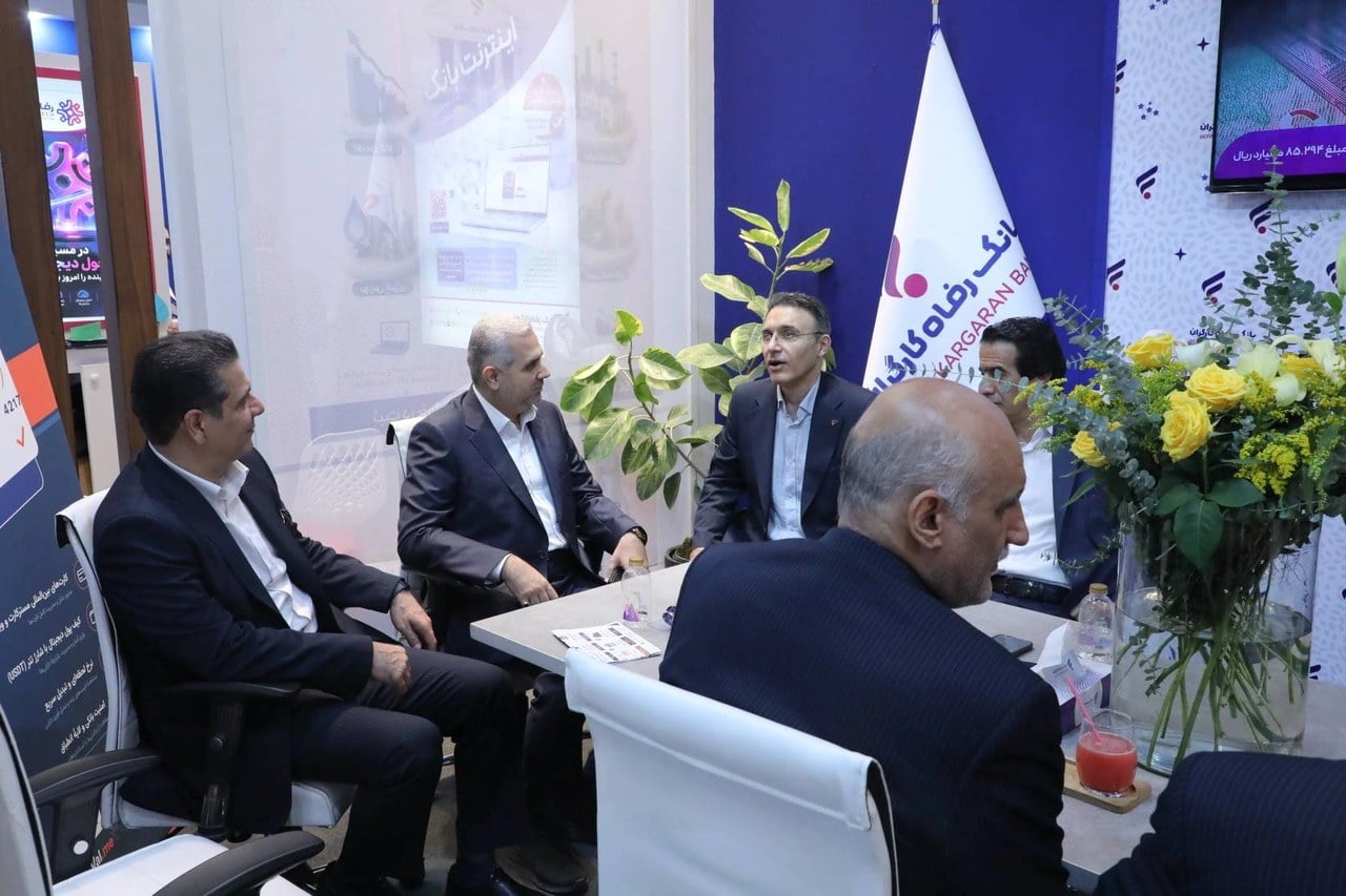 در نمایشگاه الکامپ تقدیر معاون وزیر اقتصاد خدمات الکترونیک و نوآورانه بانک رفاه
