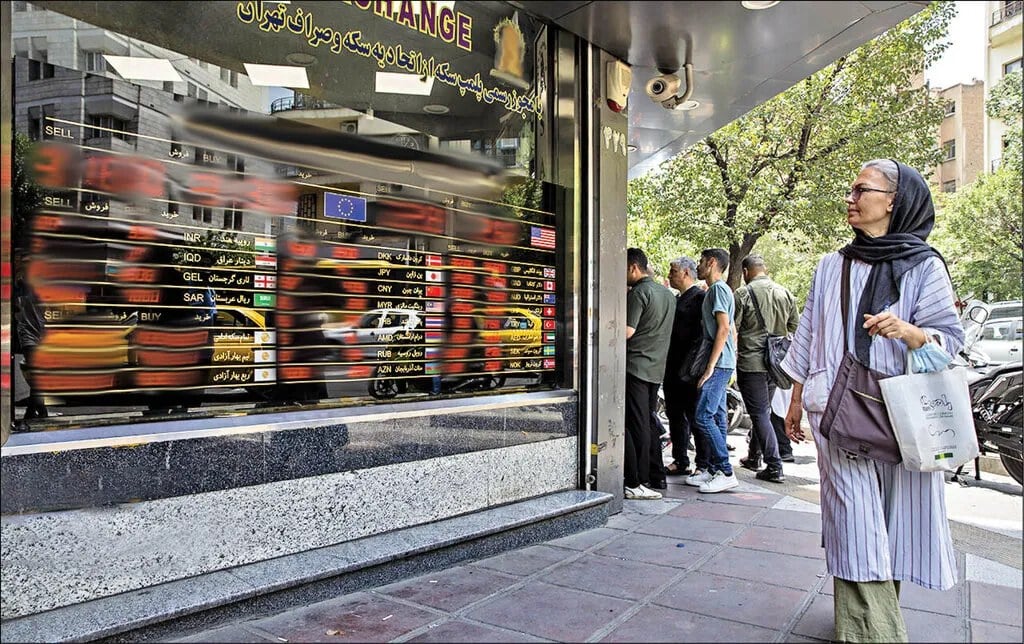 بازار‌های مالی در محاصره ریسک‌های سیاسی/ دلار و طلا تا کجا می‌تازند؟