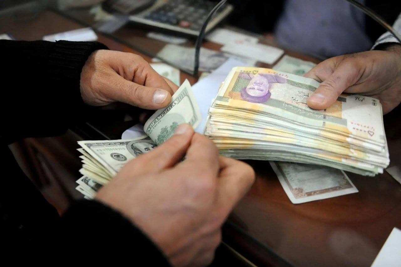 دلار از ۲۳۳ هزار تومان گذشت؛ طرح بانک مرکزی برای دفاع از ریال