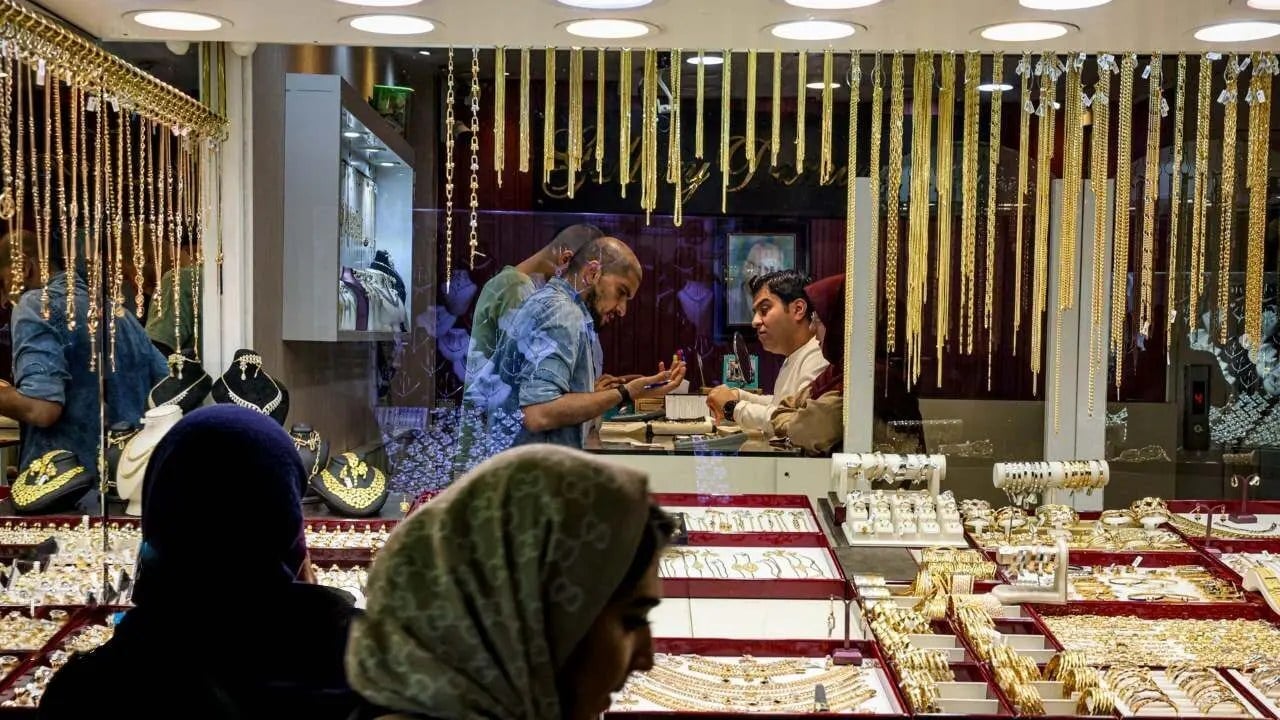 عقبنشینی قیمت طلا و سکه در بازار؛ طلا ۱۸ عیار به ۲۳ میلیون و ۱۹۰ هزار تومان رسید