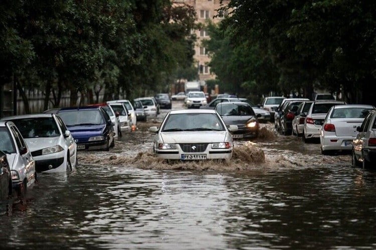 هشدار سیلاب در گیلان؛ آبگرفتگی شدید در خیابانهای رشت