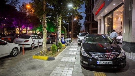 ثبت گزارش سد معابر مقابل پارکینگ منازل از طریق اپلیکیشن «پلیس من» بدون تماس با ۱۱۰