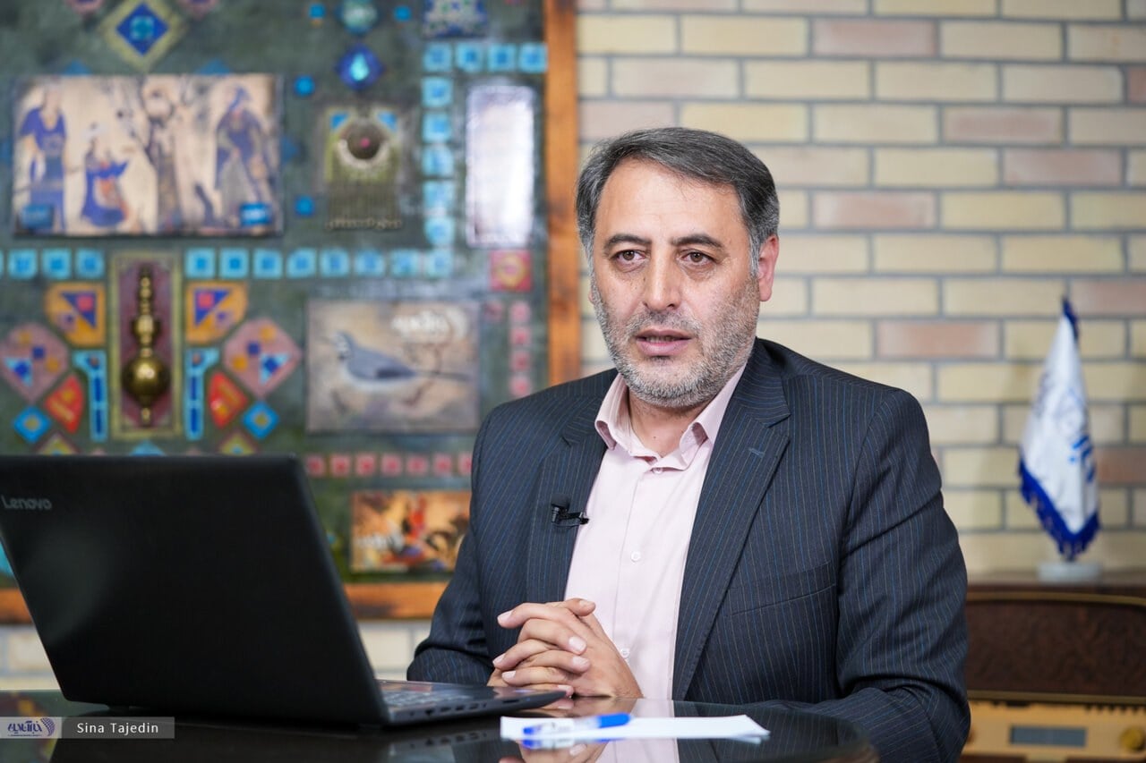 «بیماری نفتی ایرانی» بهزودی در جهان تدریس خواهد شد / ایران اسیر «سیاهچاله اقتصادی» شده / افزایش قیمت انرژی نتیجه معکوس دارد