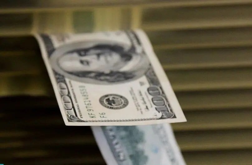 قیمت دلار دوباره بالا رفت؛ دلار ۲۳۵ هزار تومان، یورو ۱۰ هزار تومان گرانتر شد