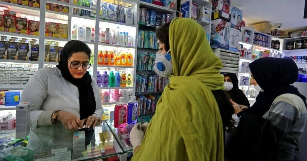 قیمت برخی داروها ۲۰۰ تا ۳۰۰ درصد بالاتر از قیمت واقعی است