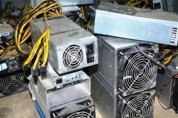 مزرعه استخراج رمزارز در پیشوا تعطیل شد؛کشف ۳۲ دستگاه ماینر قاچاق