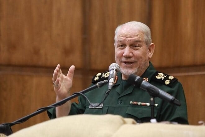 سرلشکر صفوی: روزانه بین پنج تا هشت کشتی از تنگه هرمز عبور میکند/ اهرم پیروزی ایران در جنگ اخیر کنترل شریان انرژی برای افزایش قیمت گازوییل و بنزین است