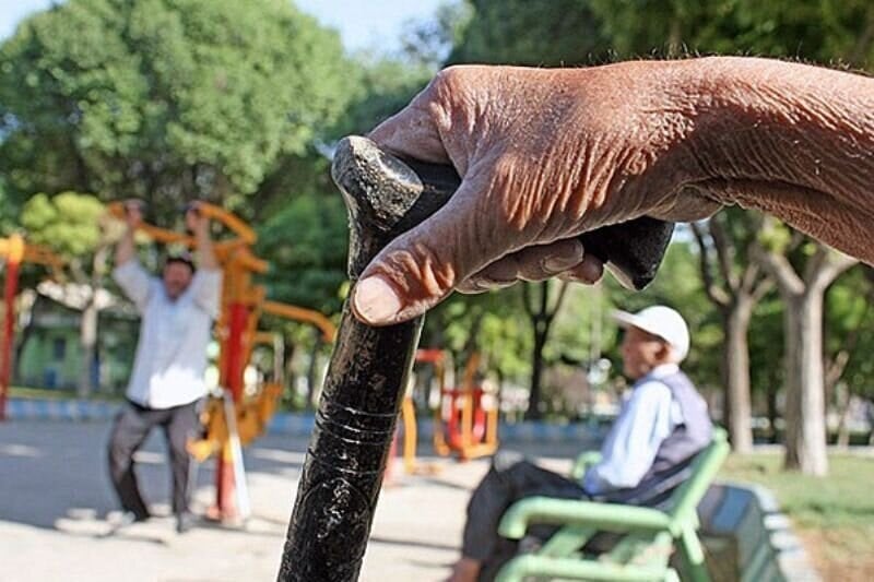 بسته خدمتی ویژه سالمندان (بازنشستگان) تدوین شده و در انتظار تامین منابع بیمه‌ای است