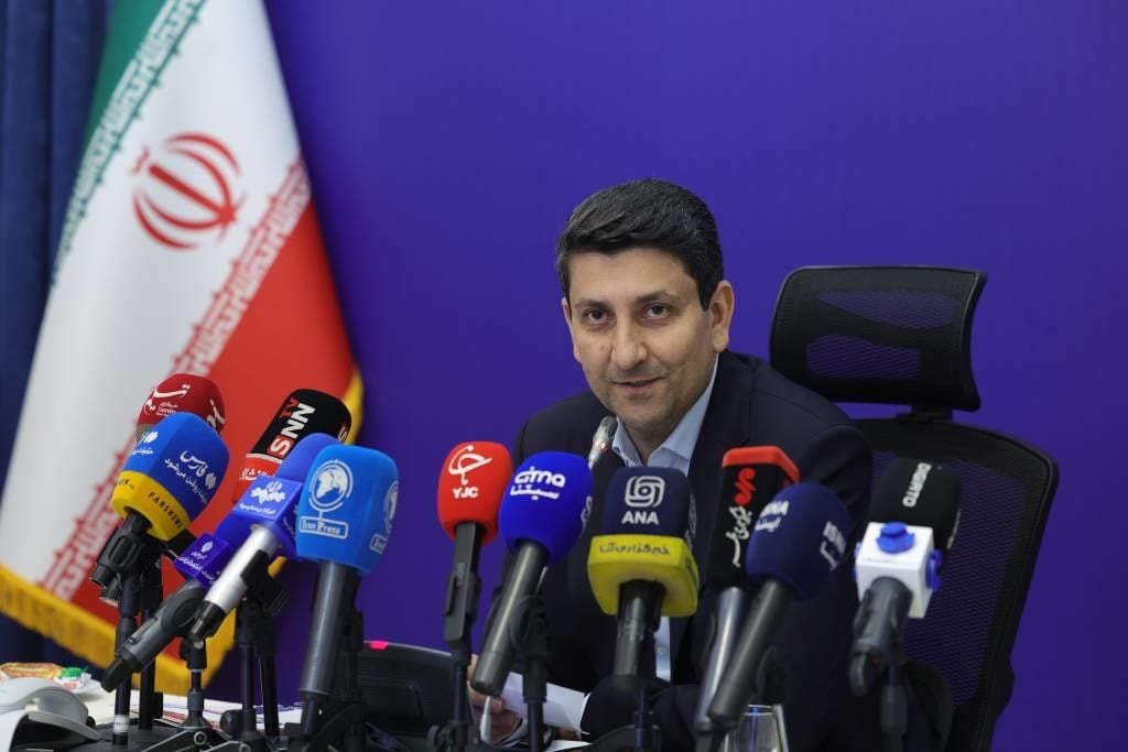 وزیر ارتباطات: توسعه فیبر نوری با سیاست‌های دستوری ممکن نیست؛ تعیین تکلیف صندوق تا پایان مهر