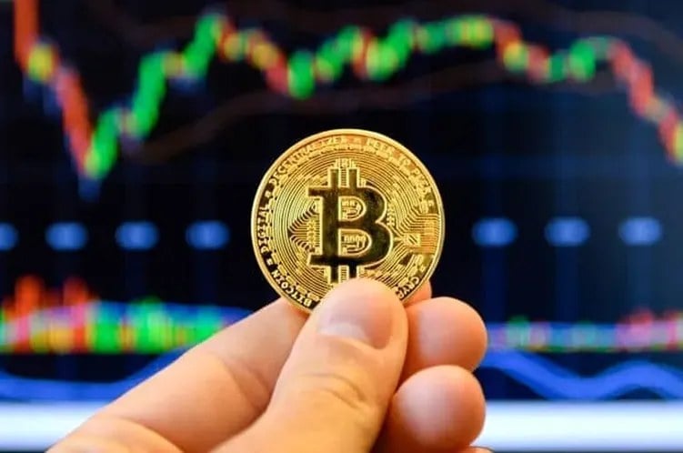 سیگنال مهم برای بیتکوین رسید؛ بازار آماده یک حرکت بزرگ میشود؟