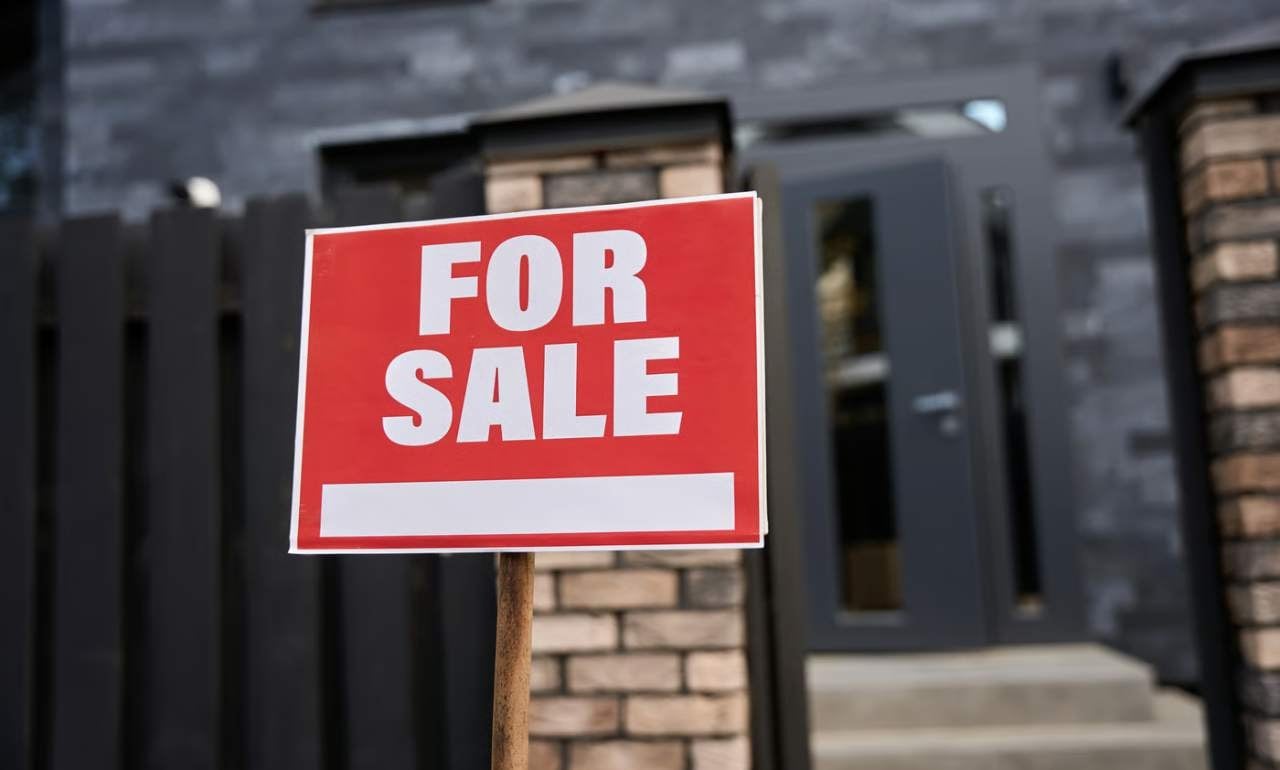 ۷ نکته برای فروش موفق ملک وقتی بازار در اختیار خریداران است؛ از قیمتگذاری مناسب تا آمادهسازی و مذاکره