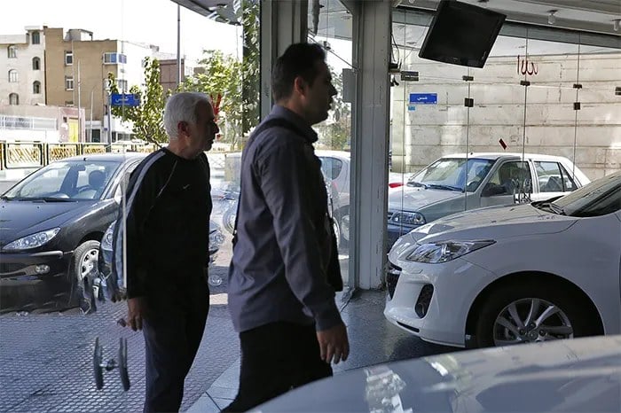 بازار خودرو از کنترل خارج شد؛ قیمتها ۳۰ تا ۴۰ درصد بالا رفتند