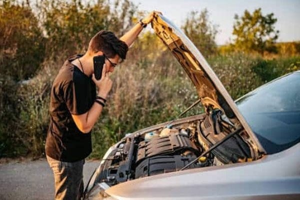 رایج ترین خرابی های خودرو در سفرهای جاده ای و روش پیشگیری از آن ها