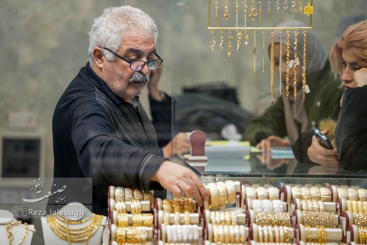 جهش صبحگاهی قیمت طلا؛ سکه ۲۳۹ میلیون شد