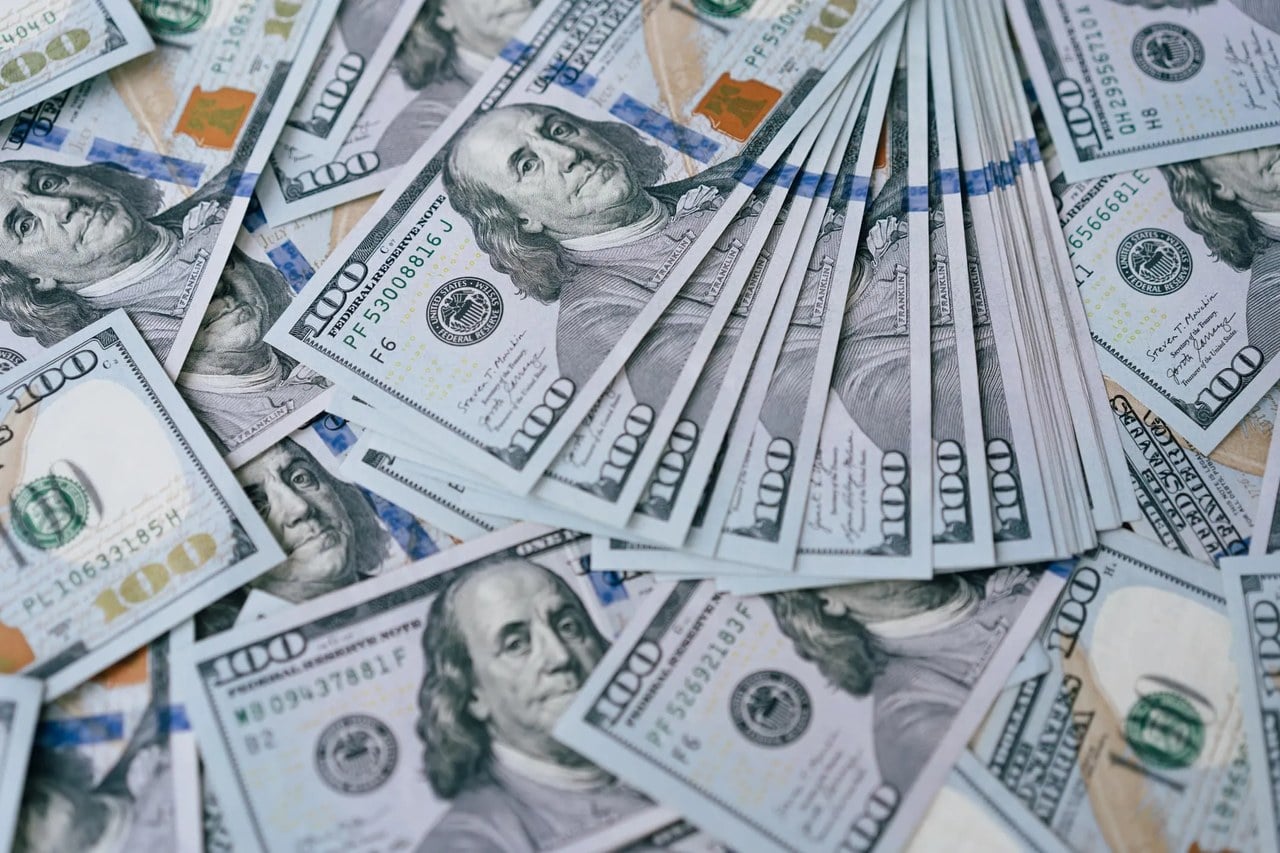 دلار در آستانه ۲۳۰ هزار تومان تغییر مسیر داد/ بازار در انتظار تصمیم جدید بانک مرکزی