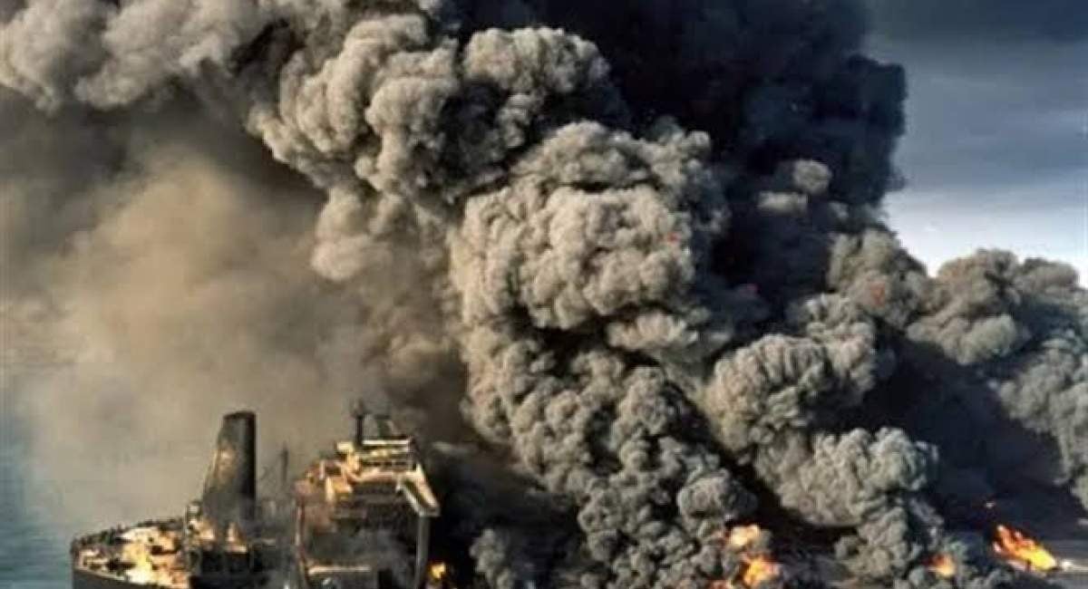 یک نفتکش در تنگۀ هرمز منفجر شد