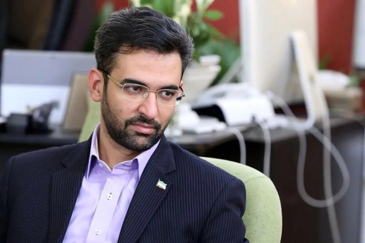کنایه سنگین آذری جهرمی به کوچکزاده که به طرح فروش دلار با کارت ملی حمله کرده بود