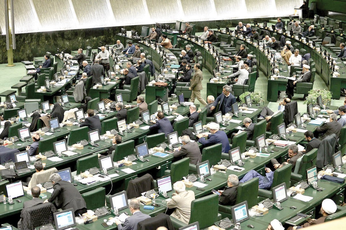 از گرانی ارز تا کمبود آب و بحران درمان؛ مهم‌ترین تذکرات نمایندگان به دولت