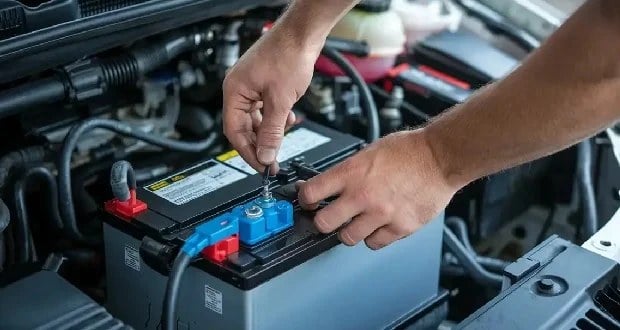 علت بههمریختن تنظیمات خودرو پس از تعویض باتری چیست؟
