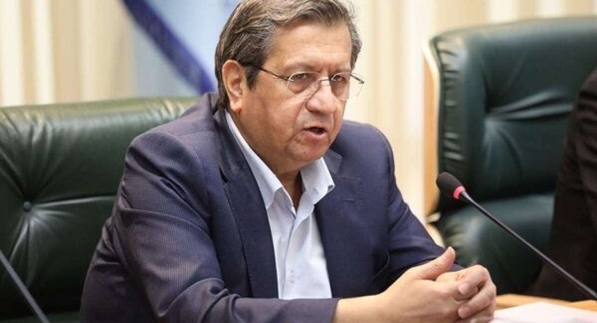 همتی: با کنترل نقدینگی و اختیارات قانونی، بازار ارز مدیریت میشود
