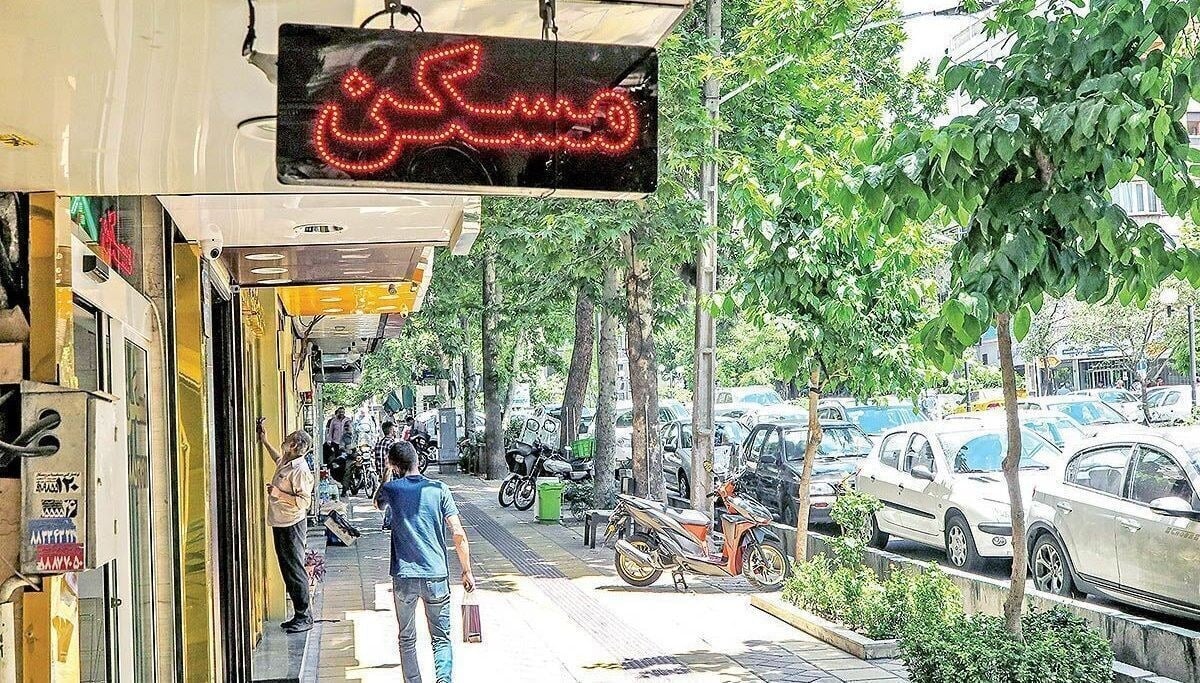 فقرِ مسکن در میان سالمندان؛ پول اجاره و دارو را کنار بگذارم برای خورد و خوراک چیزی نمیماند | دولت برای مسکن سالمندان چه کرده است؟