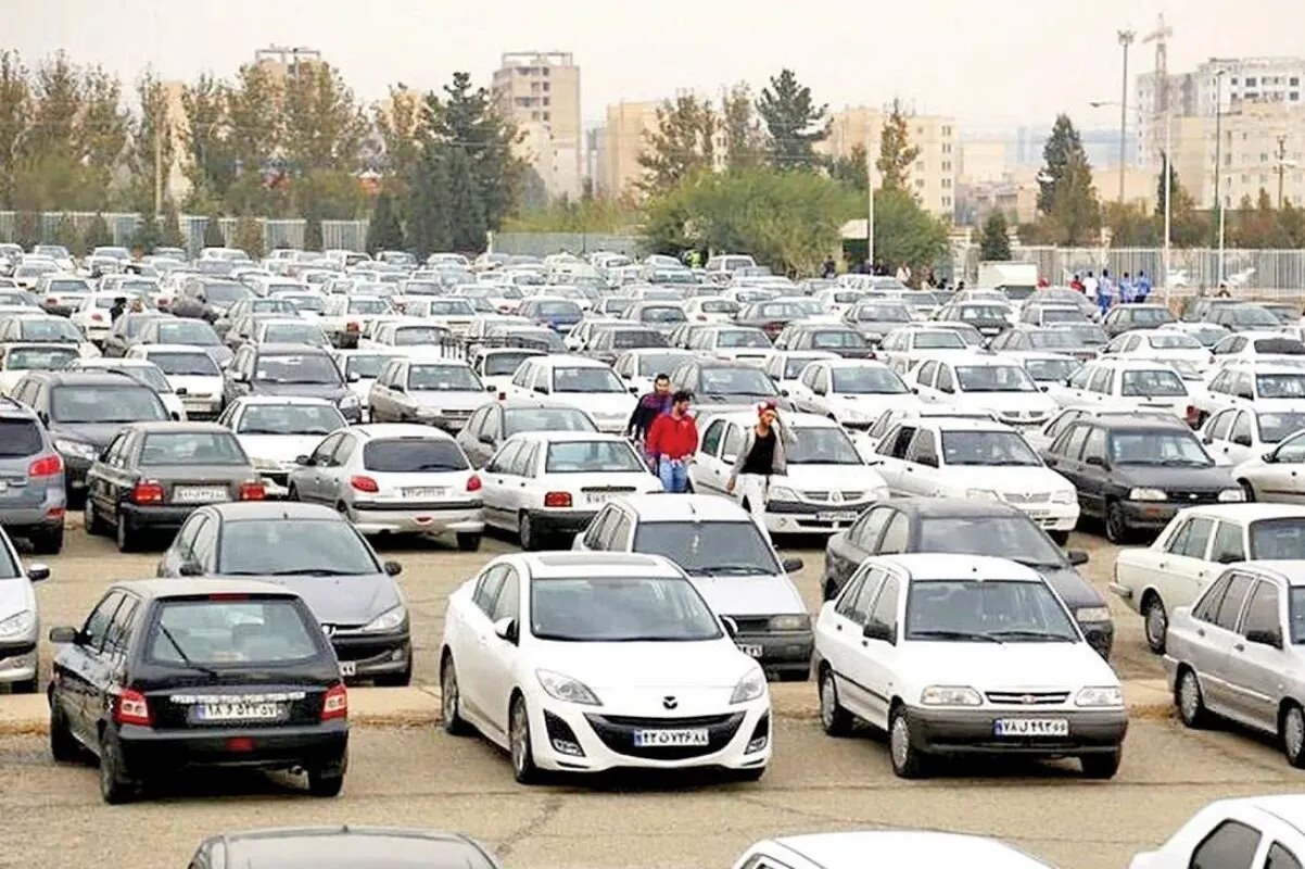 رشد ۲۰ تا ۳۶ درصدی خودروهای داخلی در بازار طی یک ماه / پژو ۲۰۷ اتوماتیک پانوراما با ثبت جهش قیمت یک میلیارد و ۲۰۰ میلیون تومانی بیشترین افزایش قیمت را به ثبت رسانده