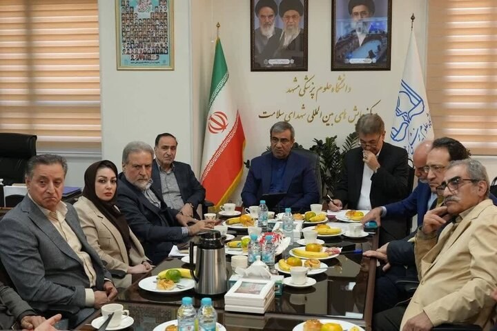 وعده پرداخت مطالبات ۱۴۰۴ داروخانهها؛ جزئیات نشست داروسازان
