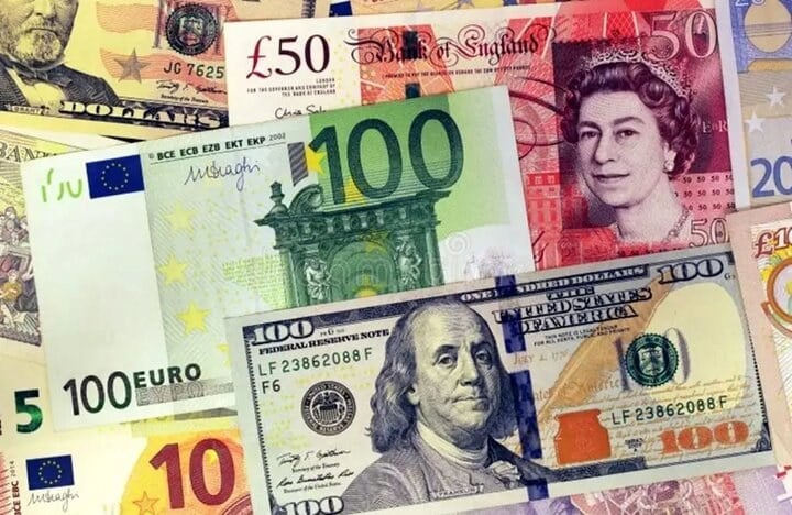 بررسی نوسانات بازار ارز در معاملات دوازدهم مهرماه