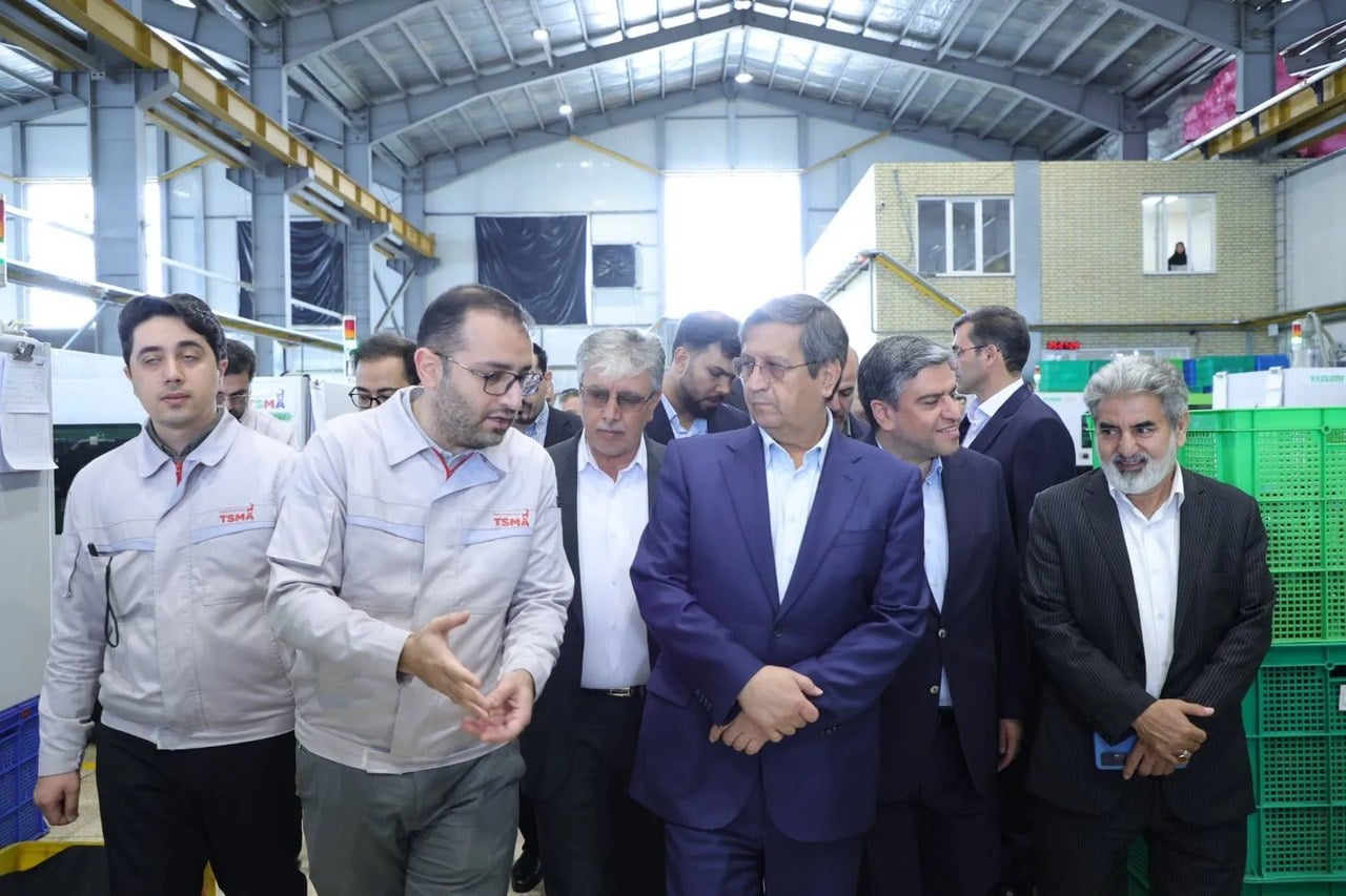بازدید رئیسکل بانک مرکزی از مجموعههای بزرگ تولیدی اردبیل