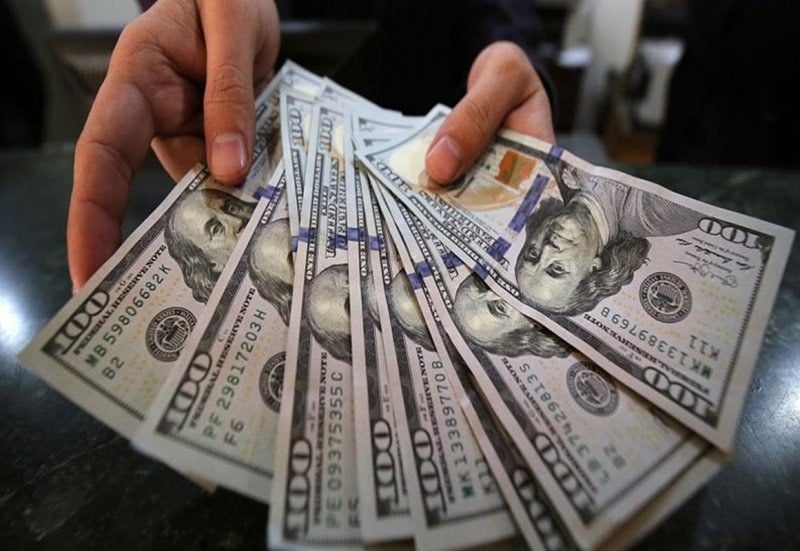 کورس دلار آزاد و تلگرامی در اولین روز هفته