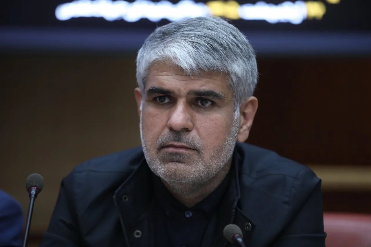 عضو هیئت رئیسه مجلس: قیمت نفت نشان دهنده دروغ بودن ادعا‌های آمریکا درباره وضعیت تنگه هرمز است