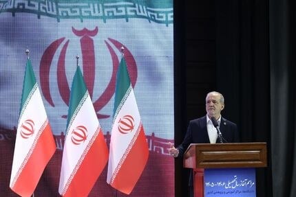 رئیس جمهور: نباید در اصلاح قیمت بنزین بهصورت ناگهانی مداخله کنیم / مشکل کشور نبود راهحل نیست، کمبود نیروی متخصص است