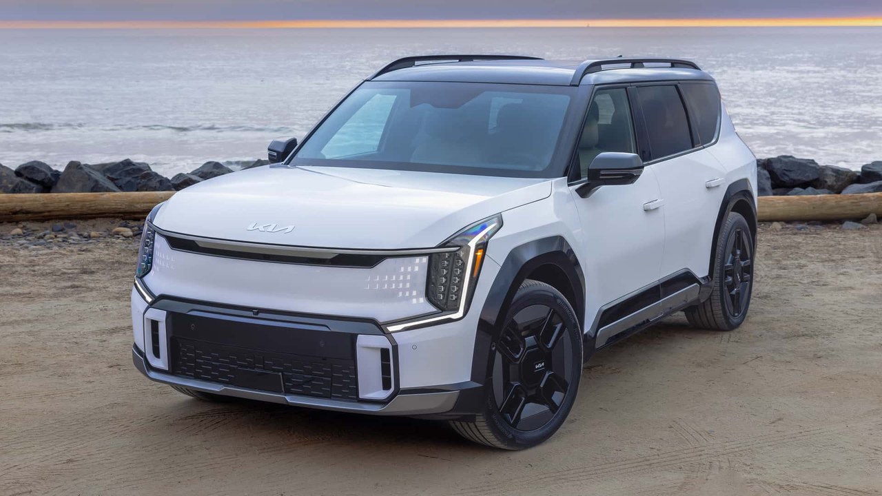 جزئیات قیمت و افزایش عملکرد Kia EV9 مدل ۲۰۲۷ اعلام شد