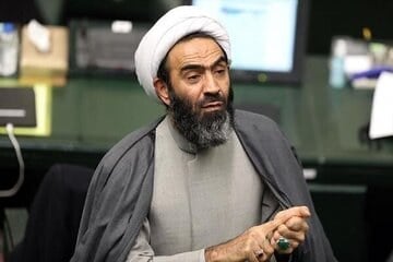 نقدعلی: آنچه تعیینکننده است، زبان اقتدار است، نه زبان تسلیم