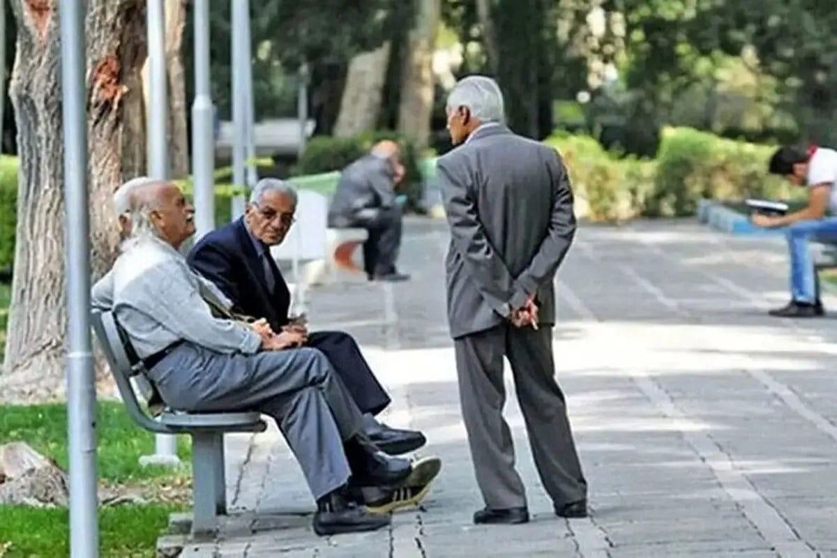 بازنشستگانِ دریافت‌کننده مستمری از بانک رفاه از روز ۲۰ اعتبار می‌گیرند