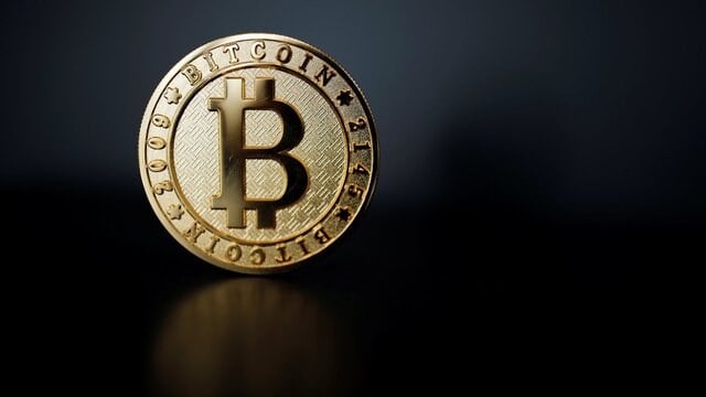 فرار از ریال، هجوم به تتر