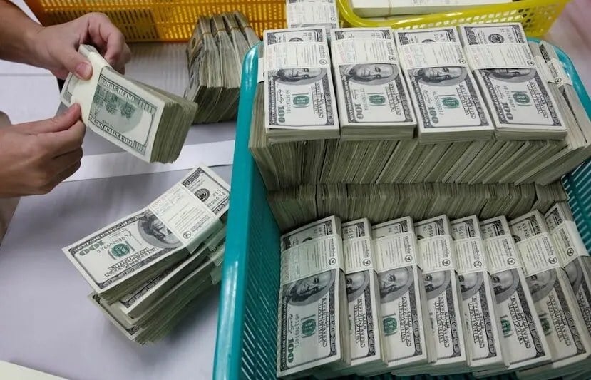 قیمت دلار با کارت ملی جنجال به پا کرد؛ سناریو پاییز ۹۷ تکرار میشود؟