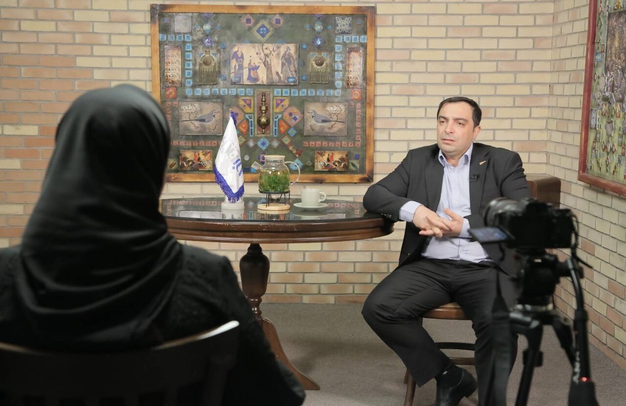 نادر مکاری از خسارت حمله به پژوهشگاه فضایی ایران میگوید / سامانه ایرانزمین ابتدا شهرهای تهران، اصفهان و شیراز را پوشش میدهد
