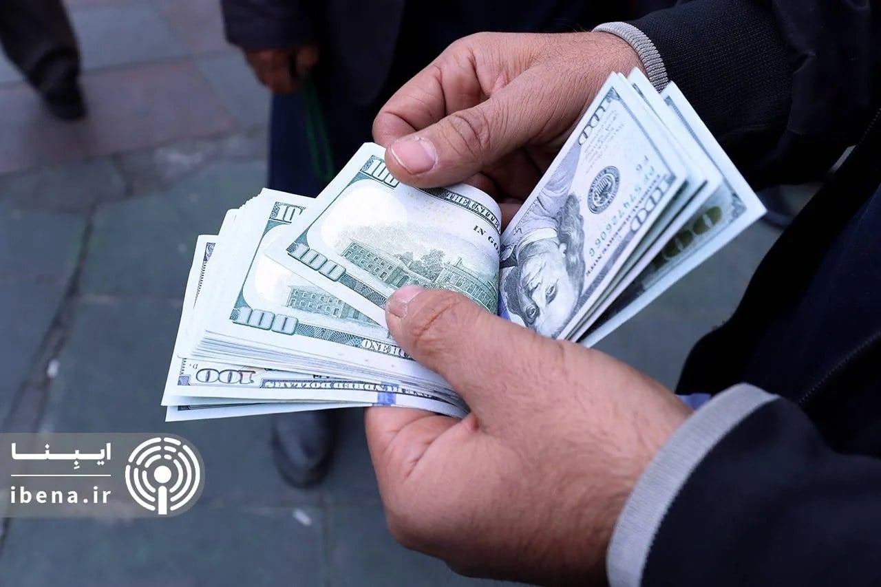 بانک مرکزی در میدان جنگ ارزی؛ عرضه دلار در بانک‌ها ادامه دارد