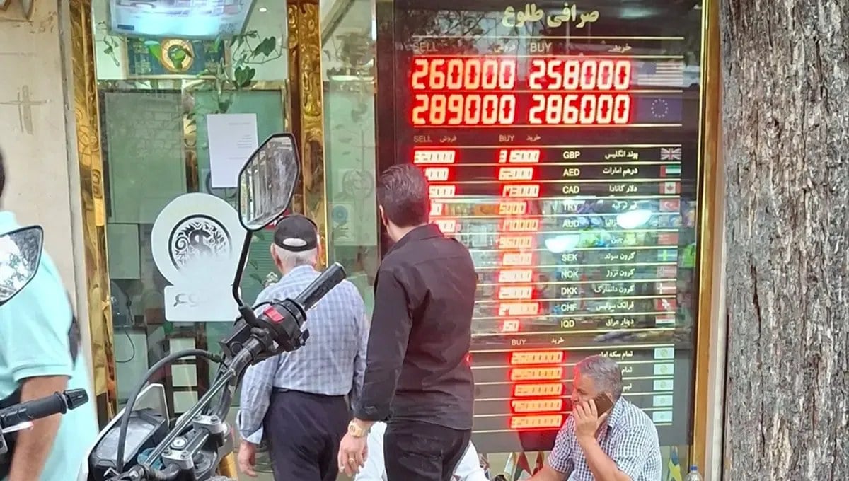 دلار در شروع هفته جهش کرد؛ نرخ آزاد به ۲۶۸ هزار تومان رسید