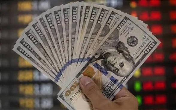 مرز ۲۷۰ هزار تومان؛ دلار و طلا در تلاطم بازار