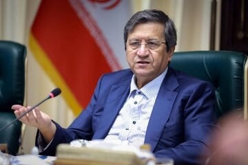 همتی: روند کاهشی نرخ دلار ادامه خواهد داشت/هیچ کس نگران تامین کالاهای اساسی نباشد