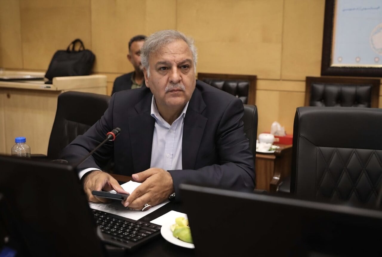 عضو کمیسیون صنایع مجلس: خودروسازان کمک کنند التهاب بازار کاهش یابد