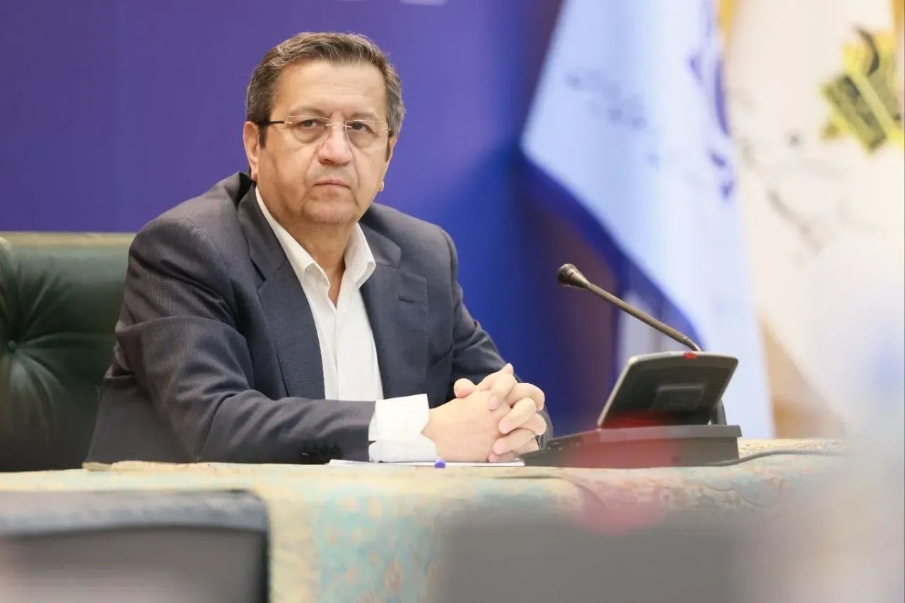 همتی: مداخله در بازار ارز تا هر زمان که لازم باشد ادامه دارد + فیلم