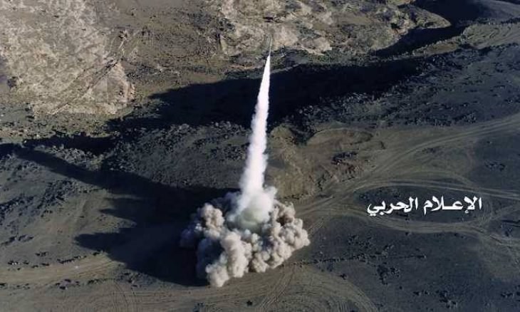 حمله موشکی و پهپادی انصار الله به فرودگاه ریاض و ایستگاههای پمپاژ نفت در عربستان